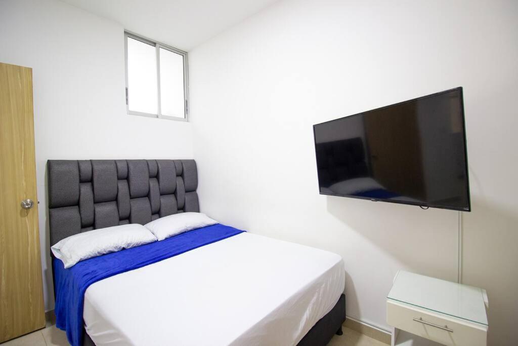 2 Bedroom Barrio Estadio, Cerca Al Metro, Parqueadero 303 Apartamento *