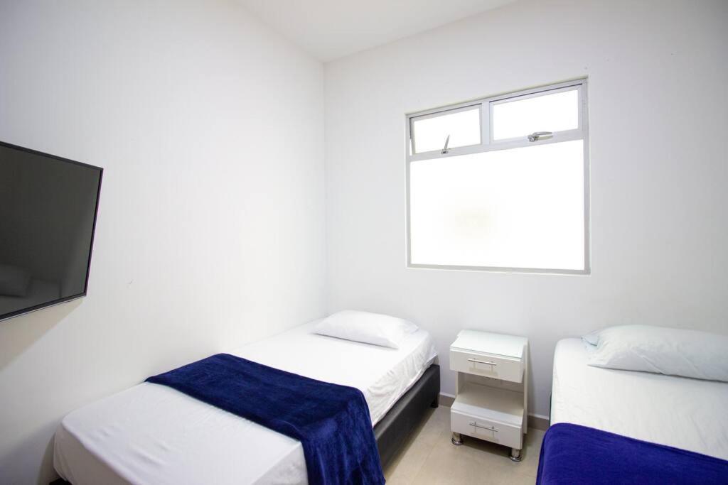 2 Bedroom Barrio Estadio, Cerca Al Metro, Parqueadero 303 Apartamento Medellín