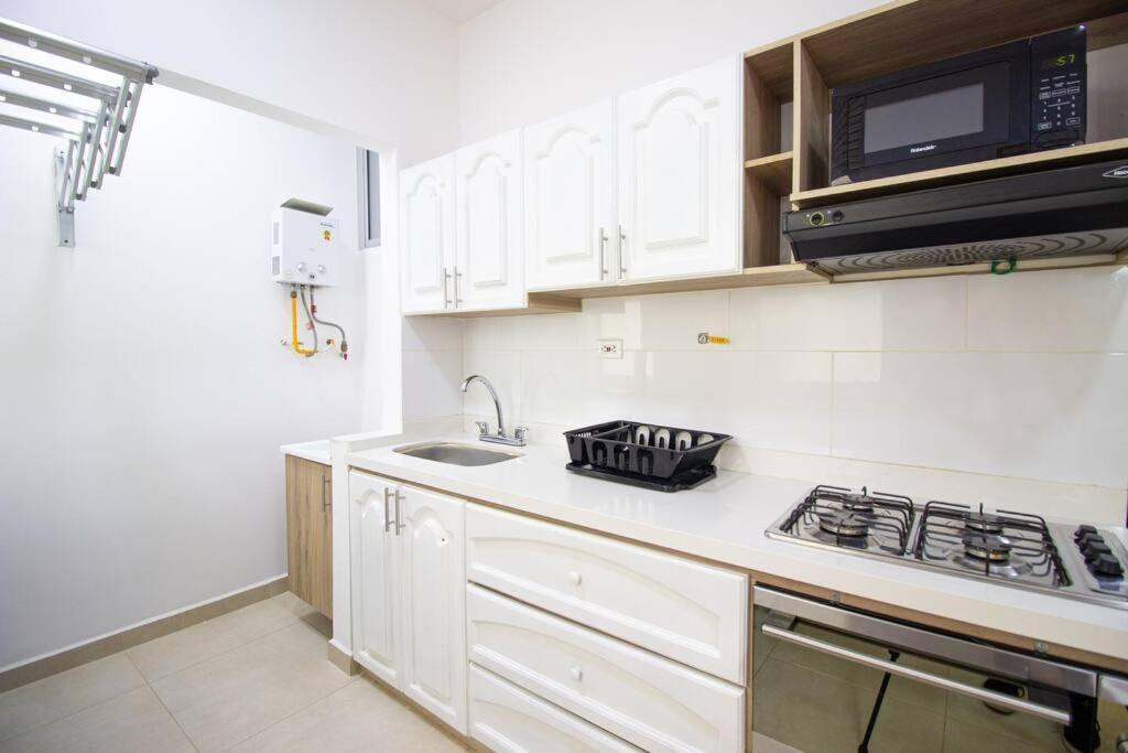 2 Bedroom Barrio Estadio, Cerca Al Metro, Parqueadero 303 *
