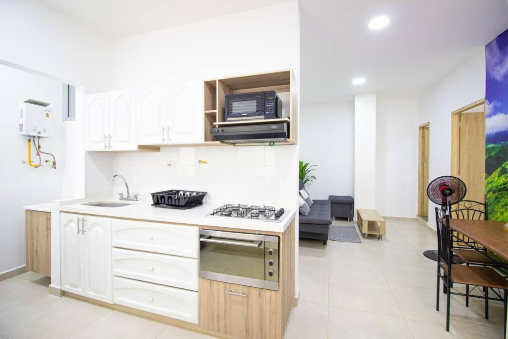 Apartamento 2 Bedroom Barrio Estadio, Cerca Al Metro, Parqueadero 303