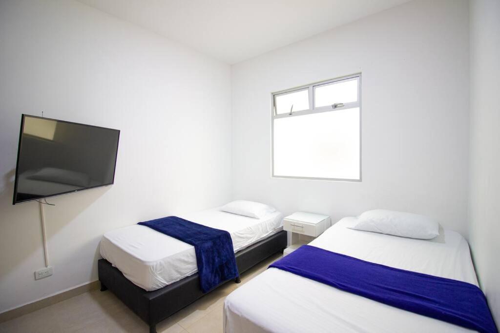 2 Bedroom Barrio Estadio, Cerca Al Metro, Parqueadero 303 Apartamento *