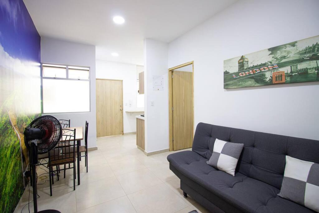 Apartamento 2 Bedroom Barrio Estadio, Cerca Al Metro, Parqueadero 303