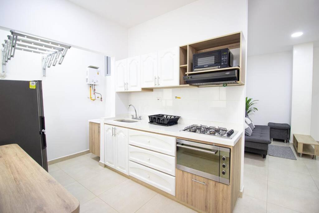 2 Bedroom Barrio Estadio, Cerca Al Metro, Parqueadero 303 Apartamento Medellín