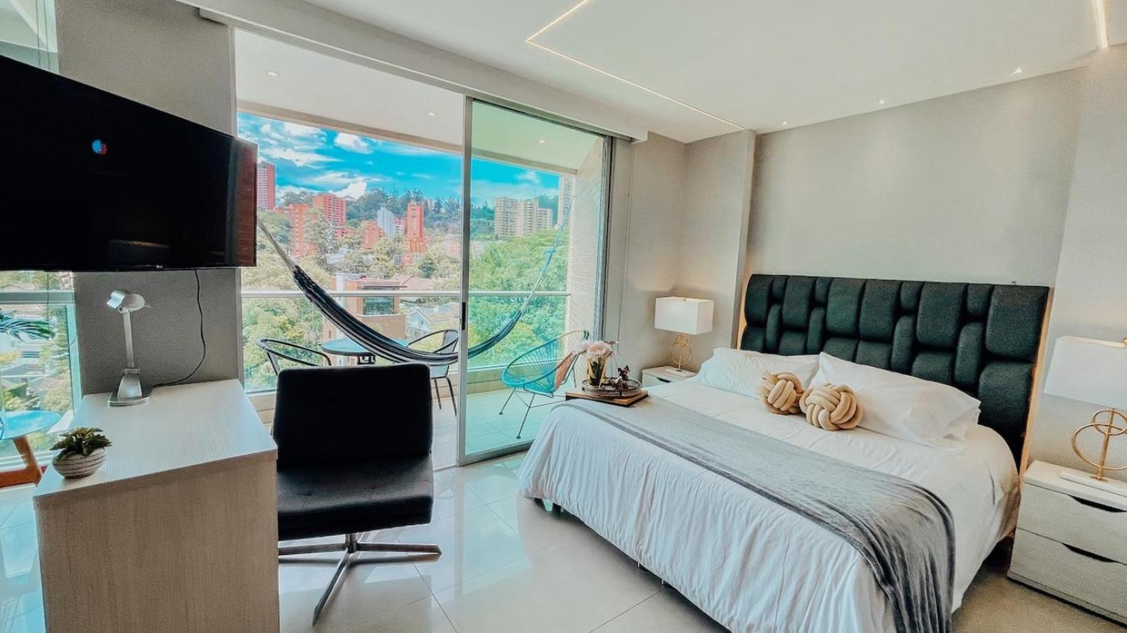 Apartment High Floor 1 Bedroom With Pool Gym Provenza 1103 *