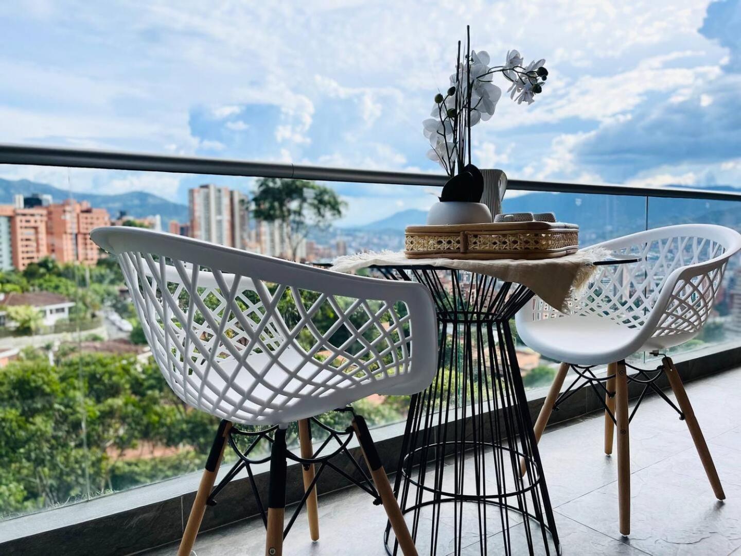 17th Floor 2 Bedrooms Ac Pool & Gym 1704