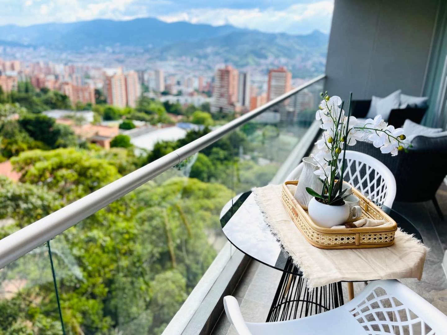 17th Floor 2 Bedrooms Ac Pool & Gym 1704 *