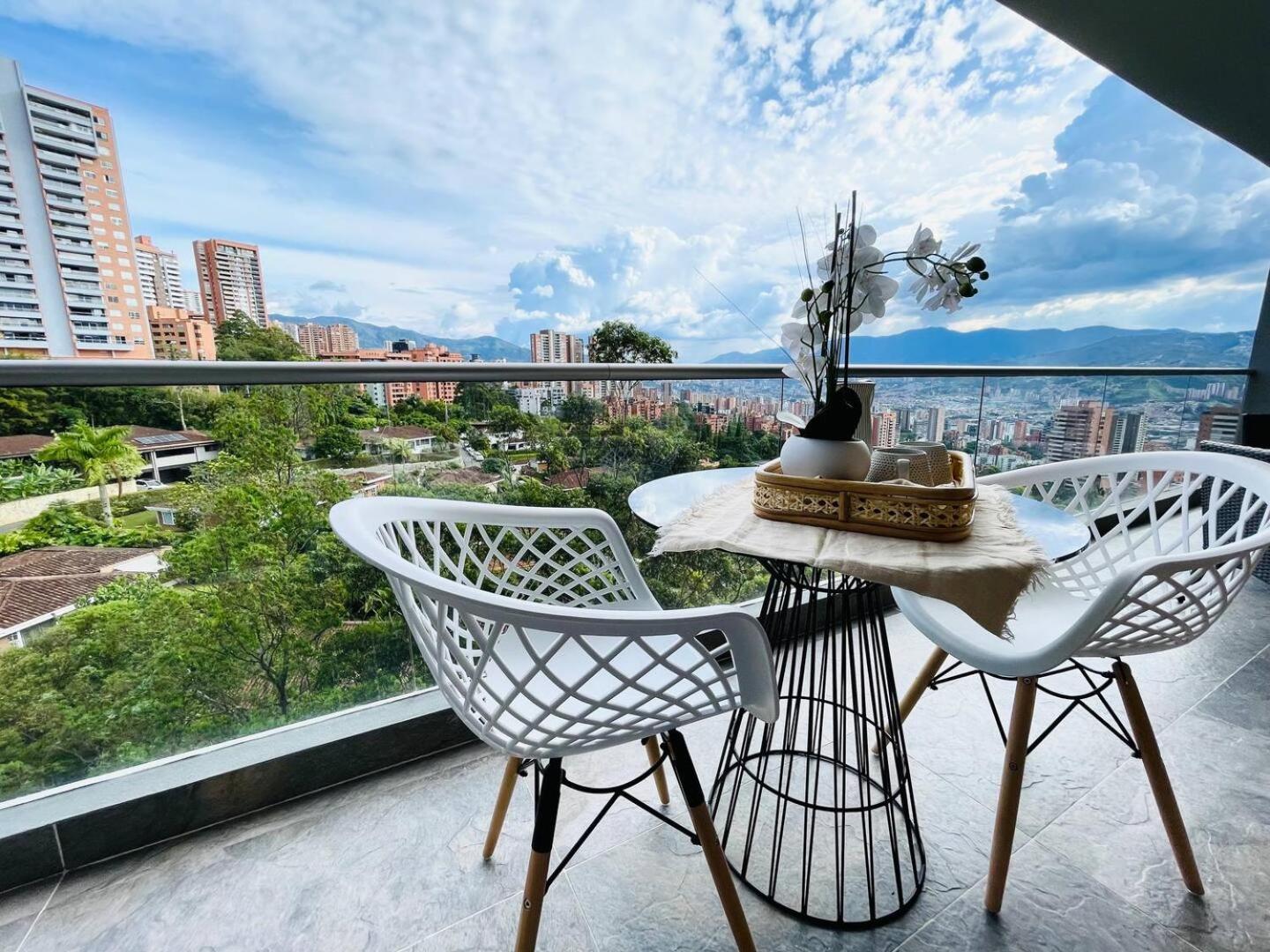 17th Floor 2 Bedrooms Ac Pool & Gym 1704 Medellín