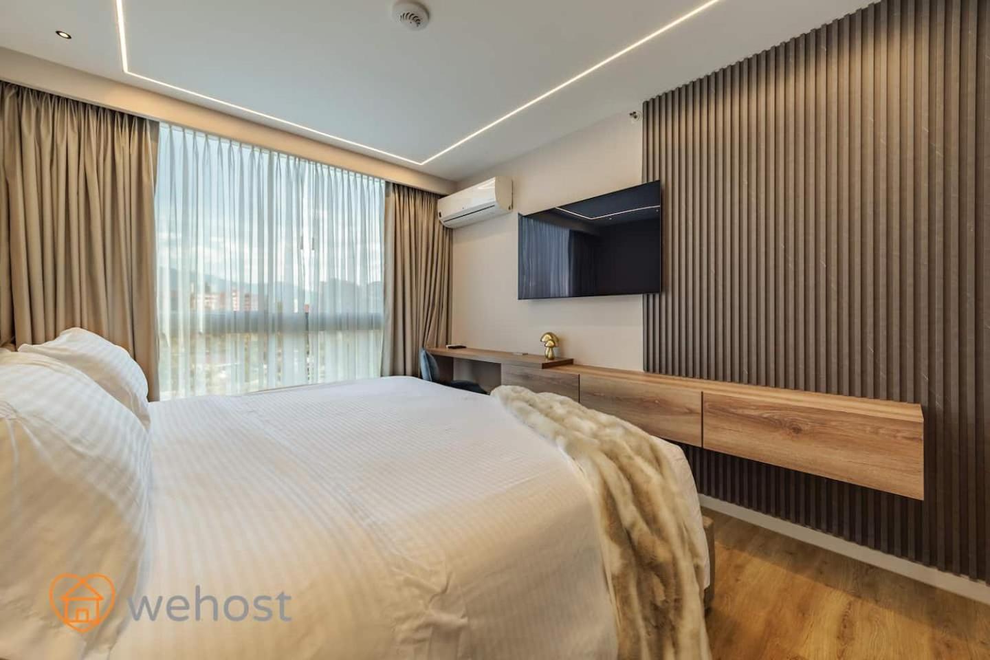 17th Floor 2 Bedrooms Ac Pool & Gym 1704