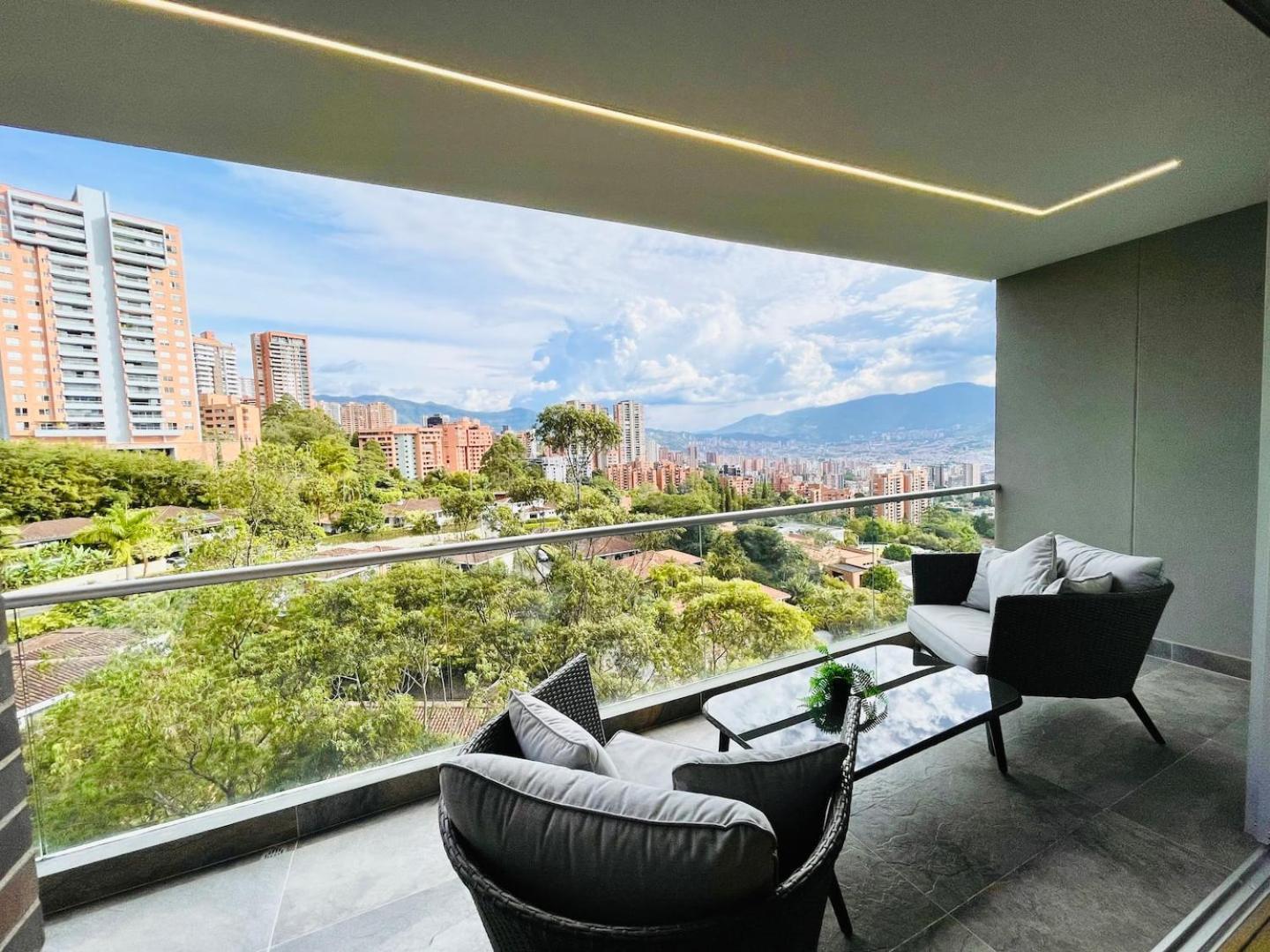 17th Floor 2 Bedrooms Ac Pool & Gym 1704 * Medellín