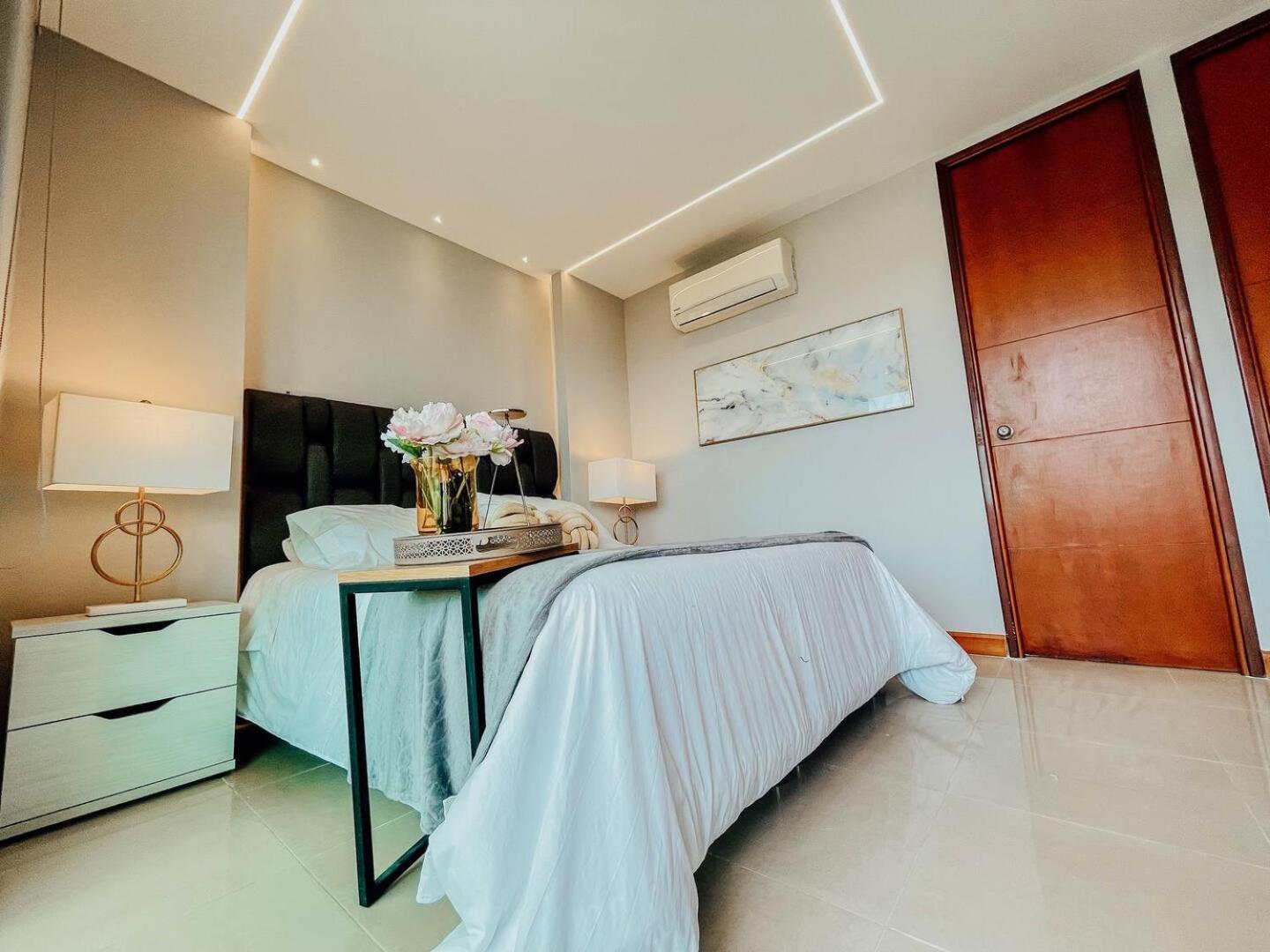 High Floor 1 Bedroom With Pool Gym Provenza 1103