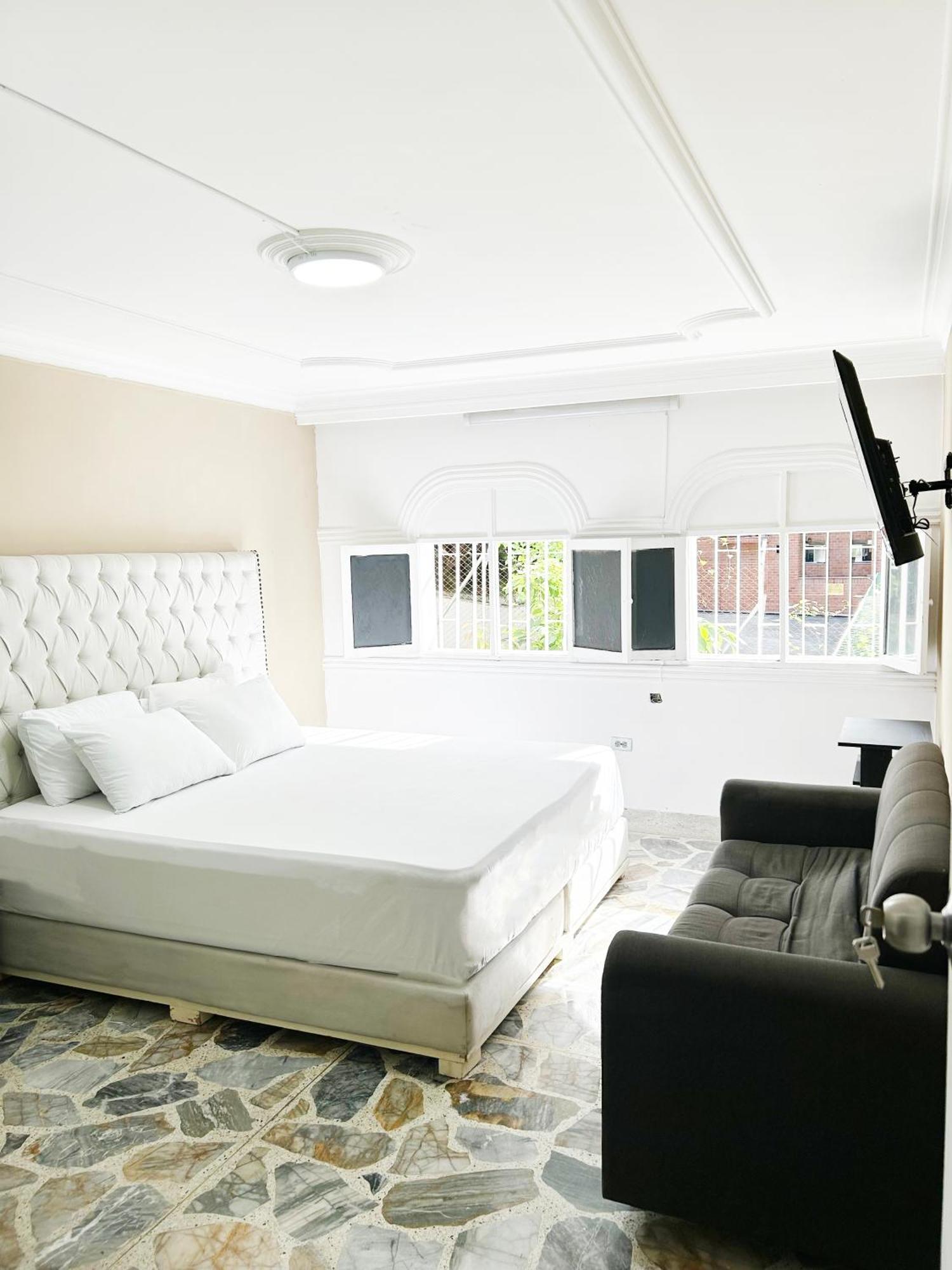 Villa Luxury At Poblado 6 Bdrm Epic Manor *