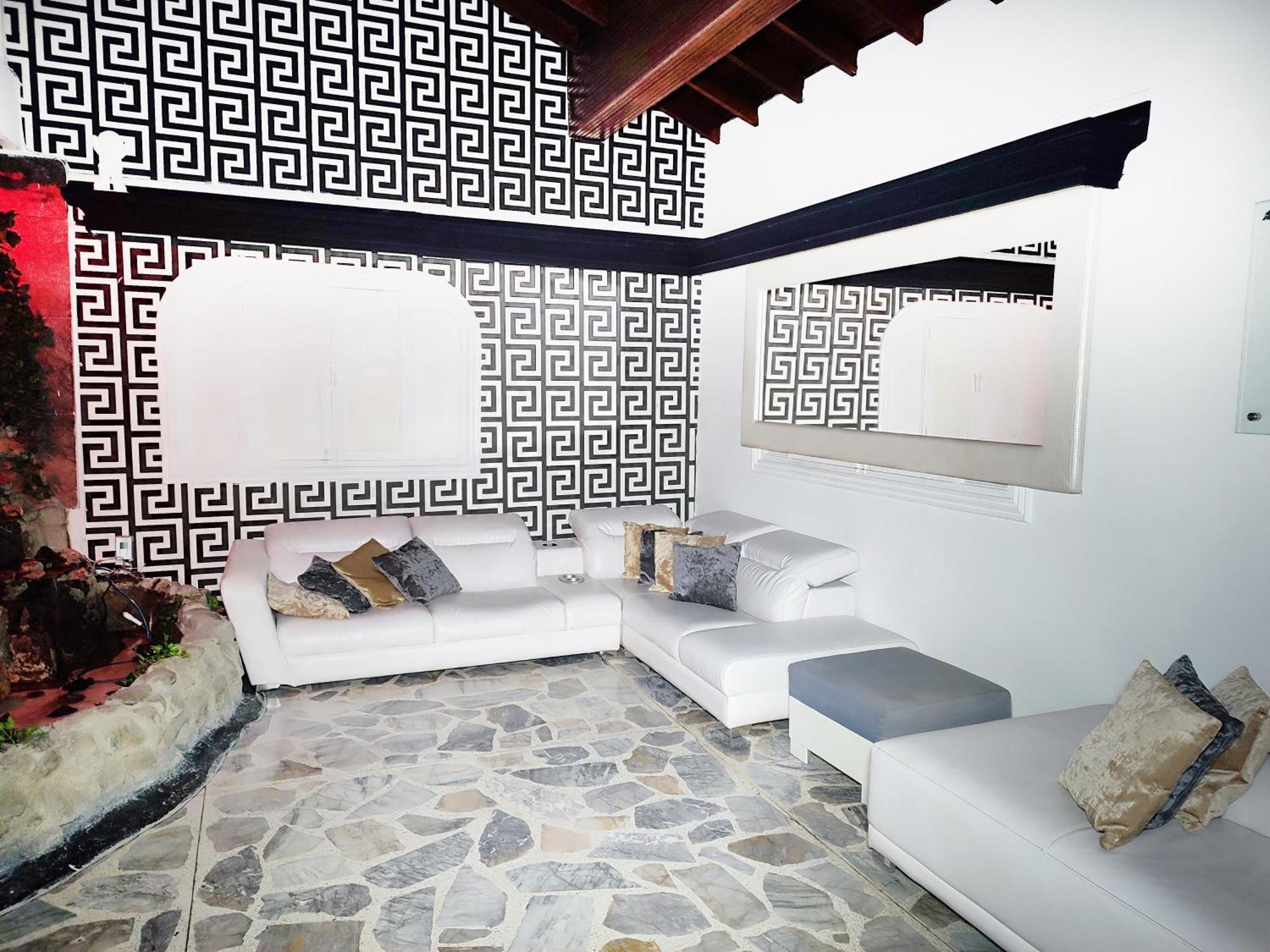 Luxury At Poblado 6 Bdrm Epic Manor * Medellin