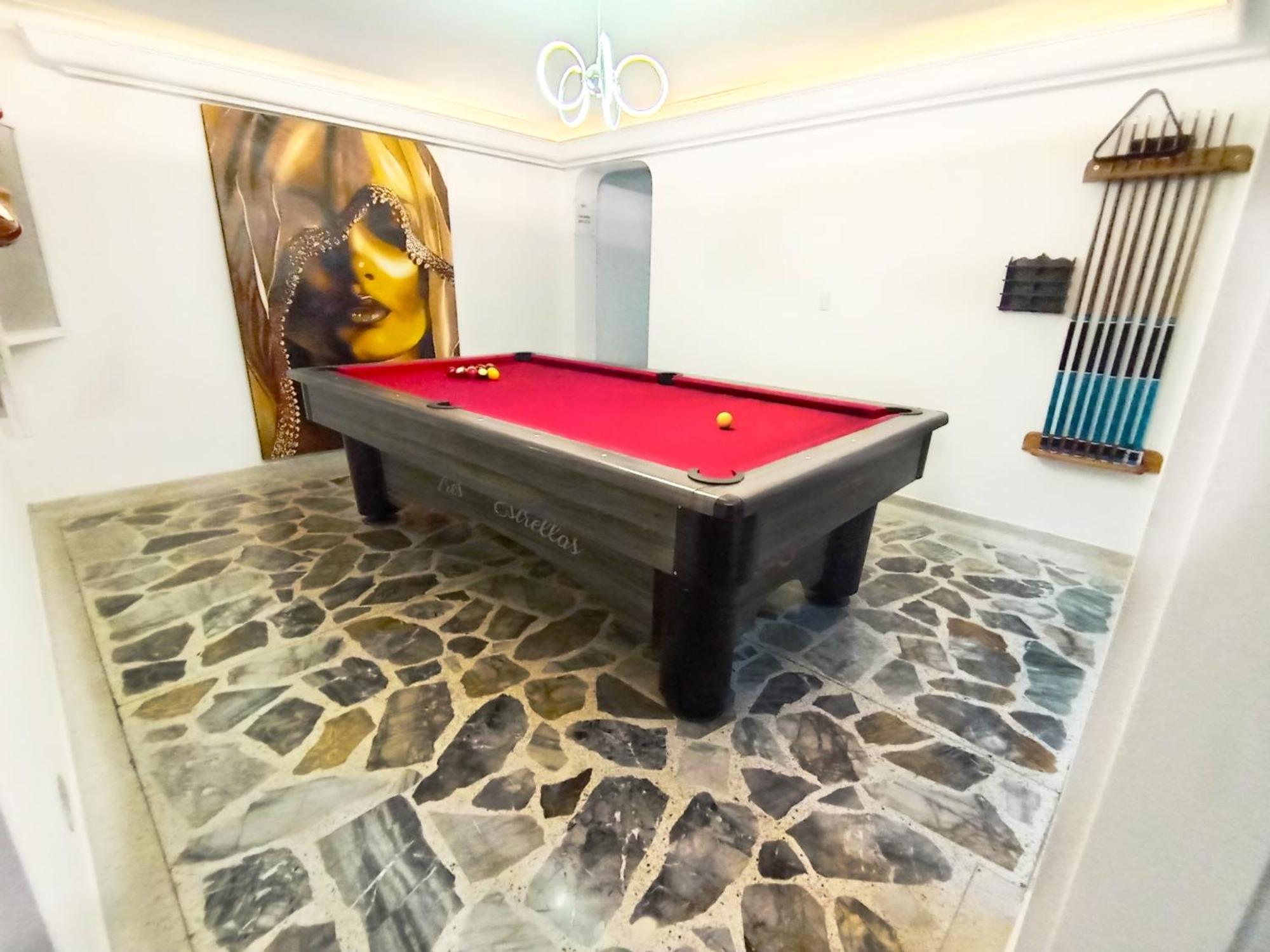Luxury At Poblado 6 Bdrm Epic Manor