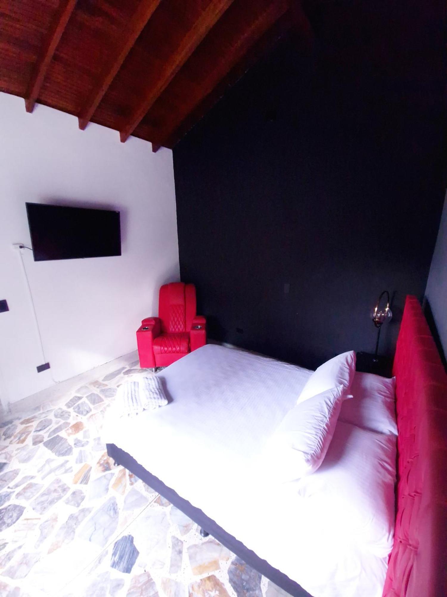 Villa Luxury At Poblado 6 Bdrm Epic Manor *