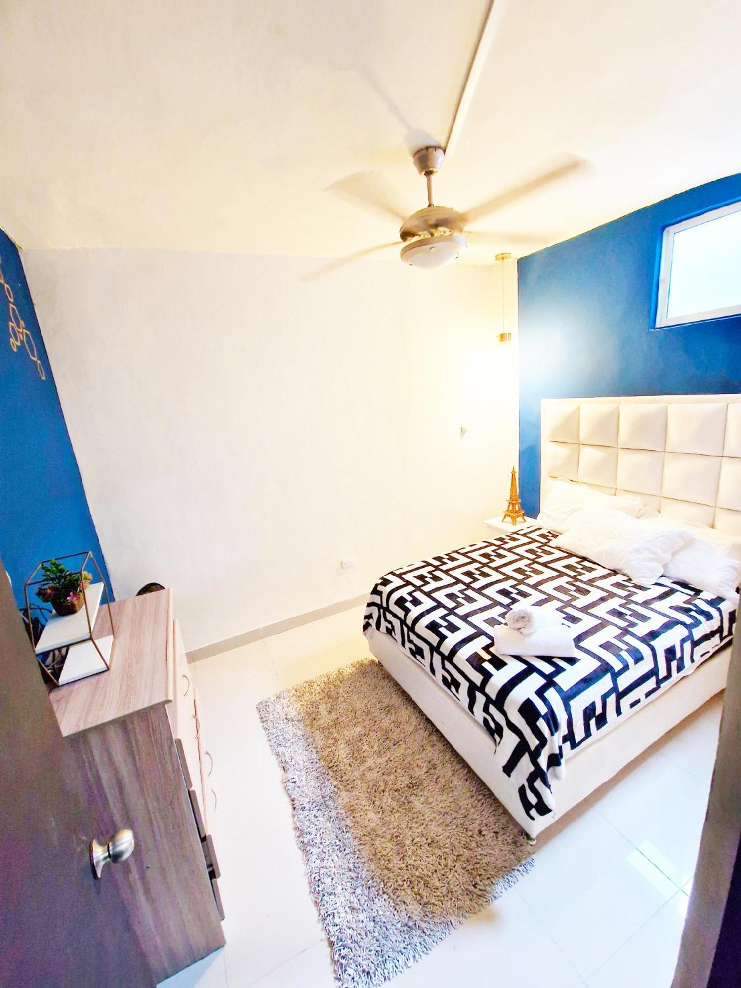 5 Bedrooms With Jacuzzi At Lleras Park