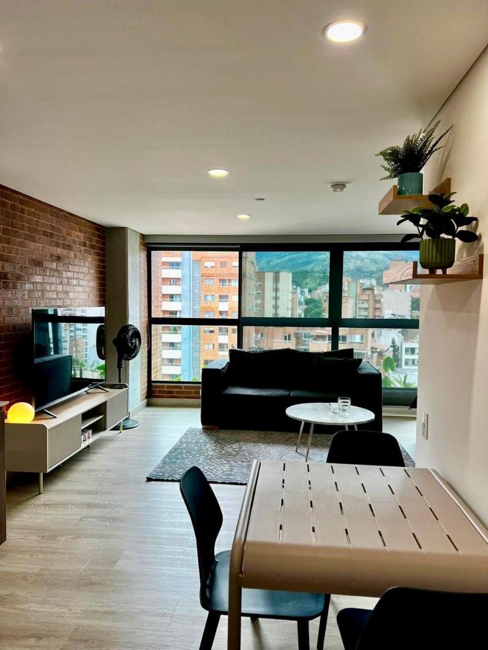 En Laureles Con Aire Acondicionado