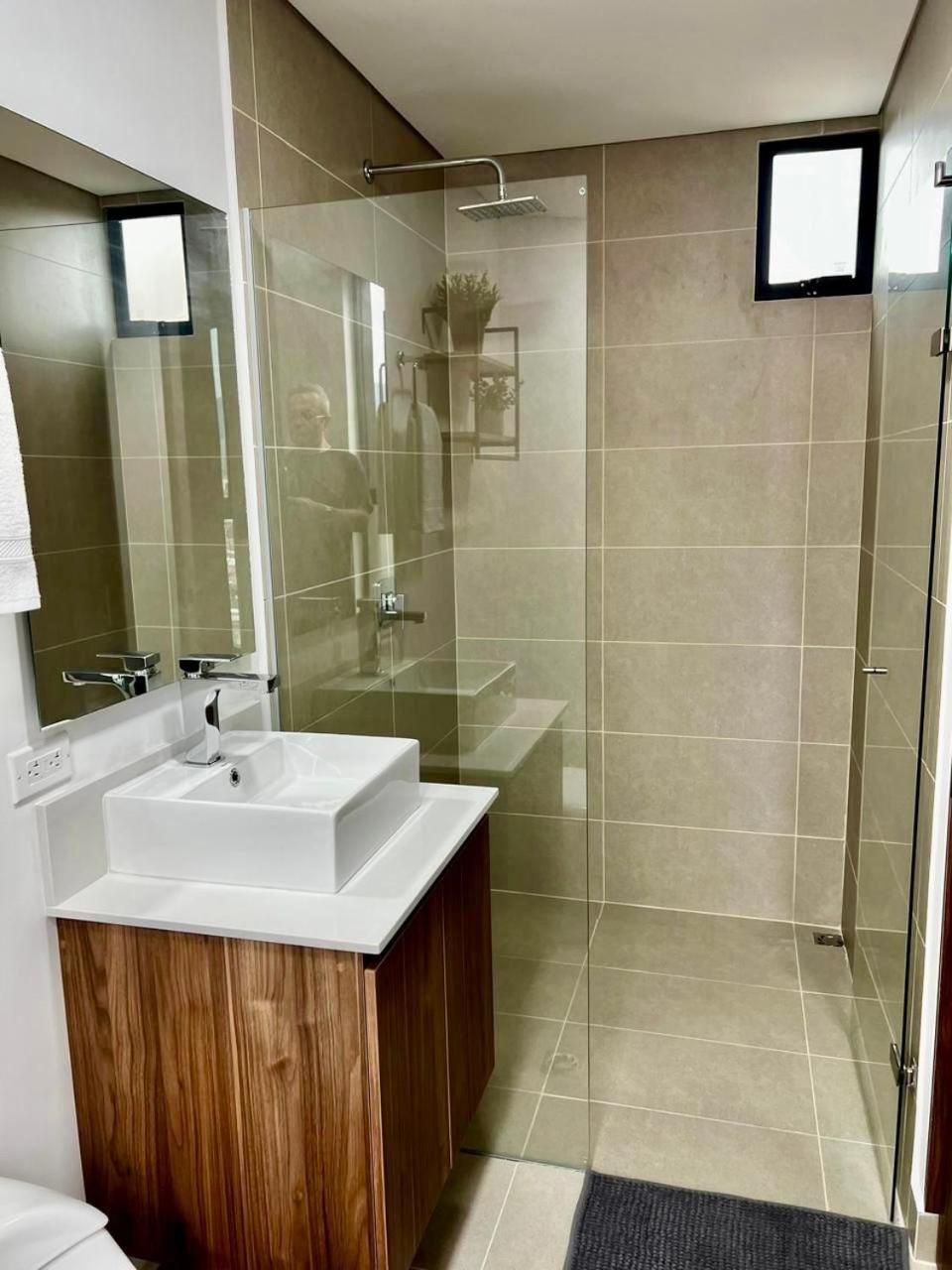 Apartamento En Laureles Con Aire Acondicionado