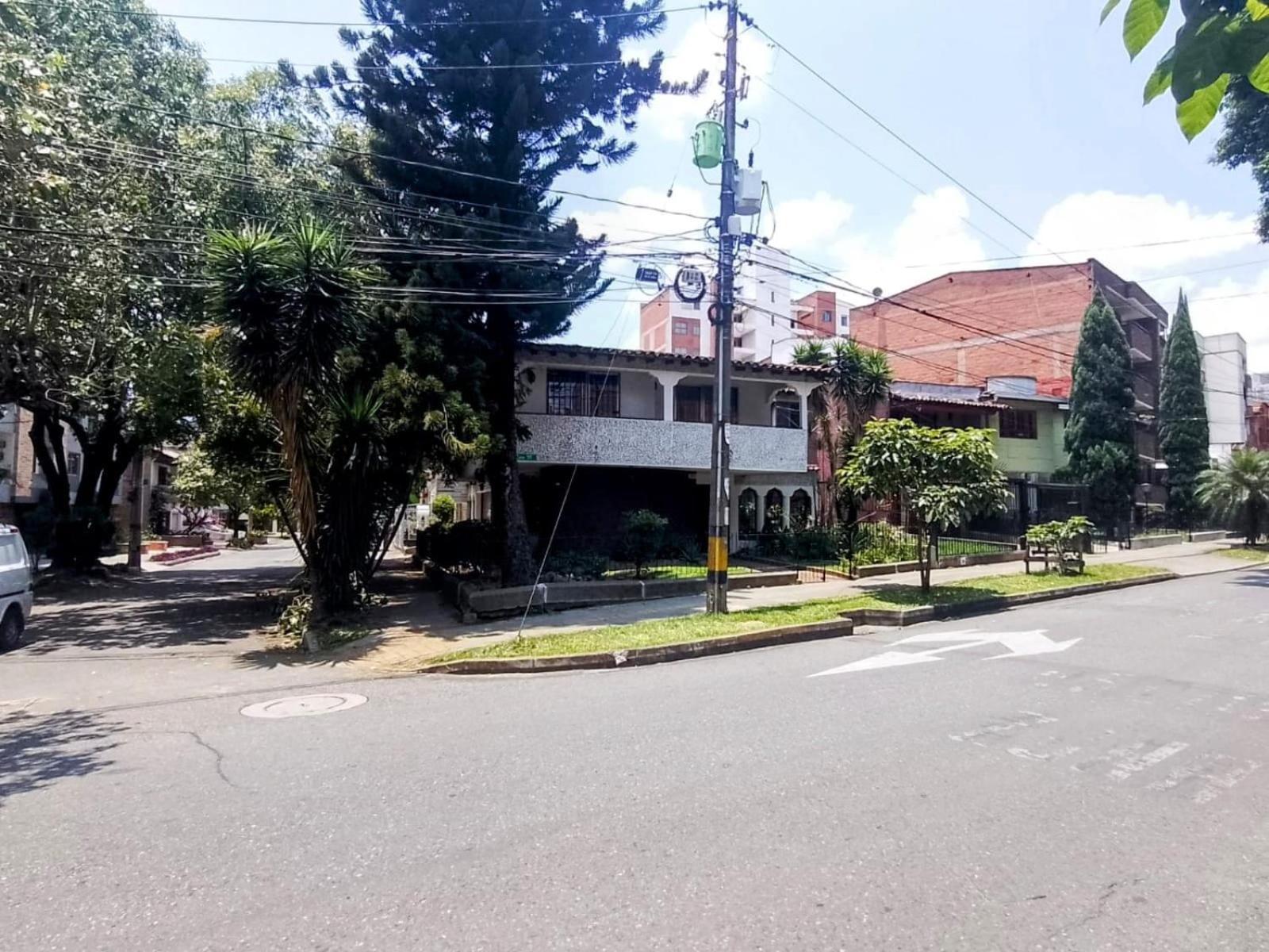 3 En Casa Retro * Medellín