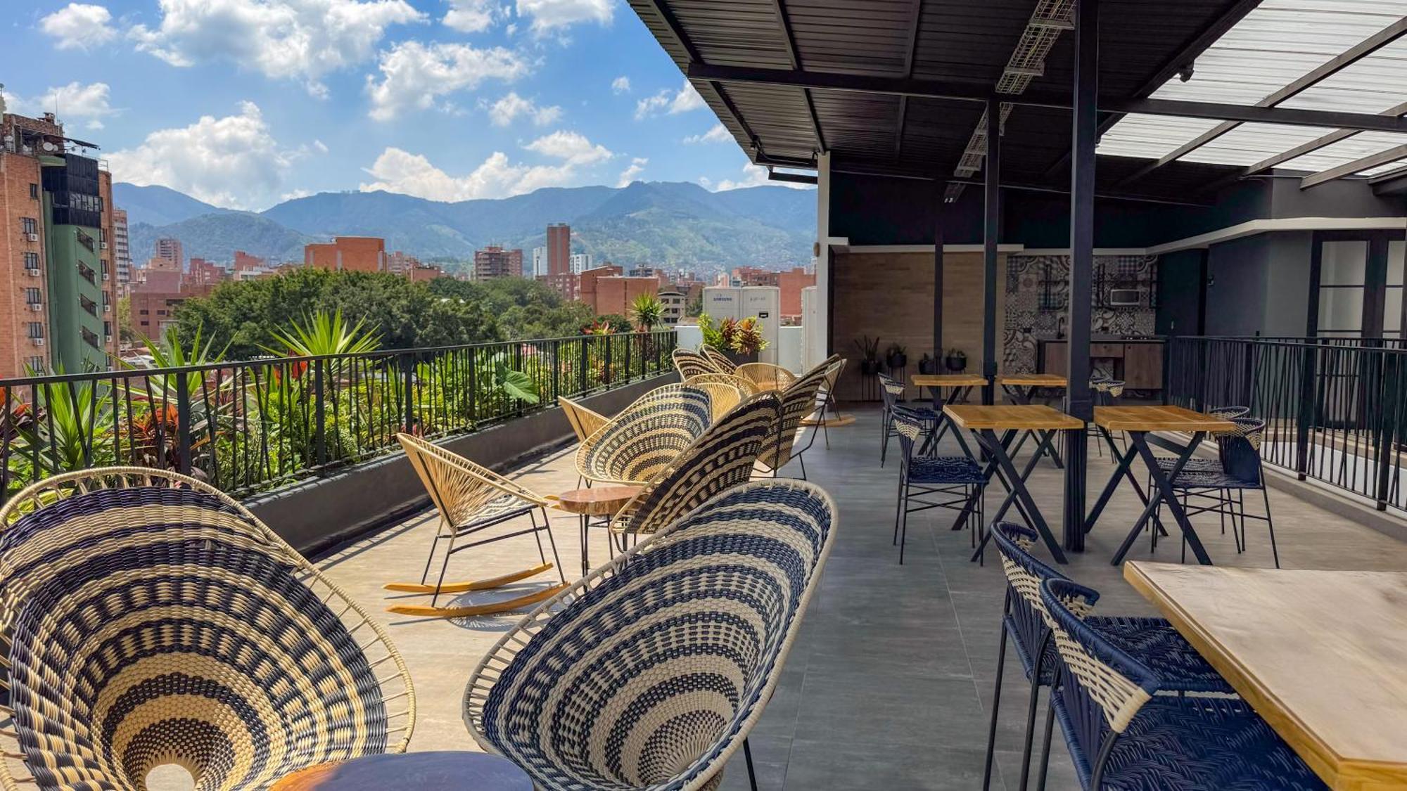 Zoho Livin 70 * Medellín