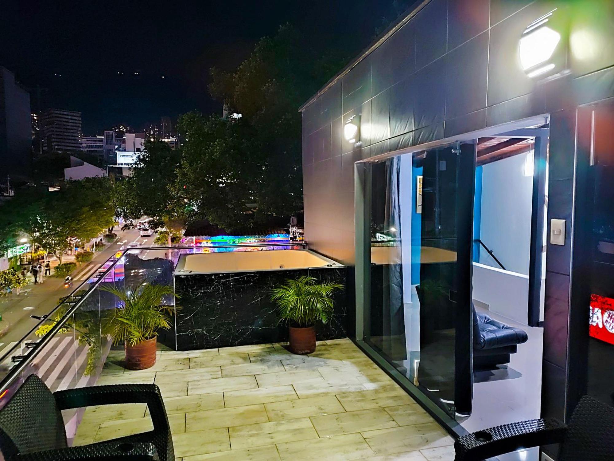 Apartamento 3 Bdrm Penthouse With Rooftop Pool And Jacuzzi At Poblado *