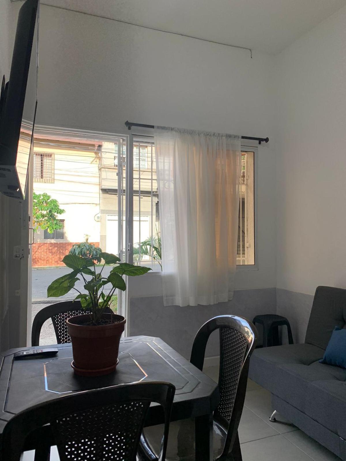 Casablanca, Laureles Estadio Hostal