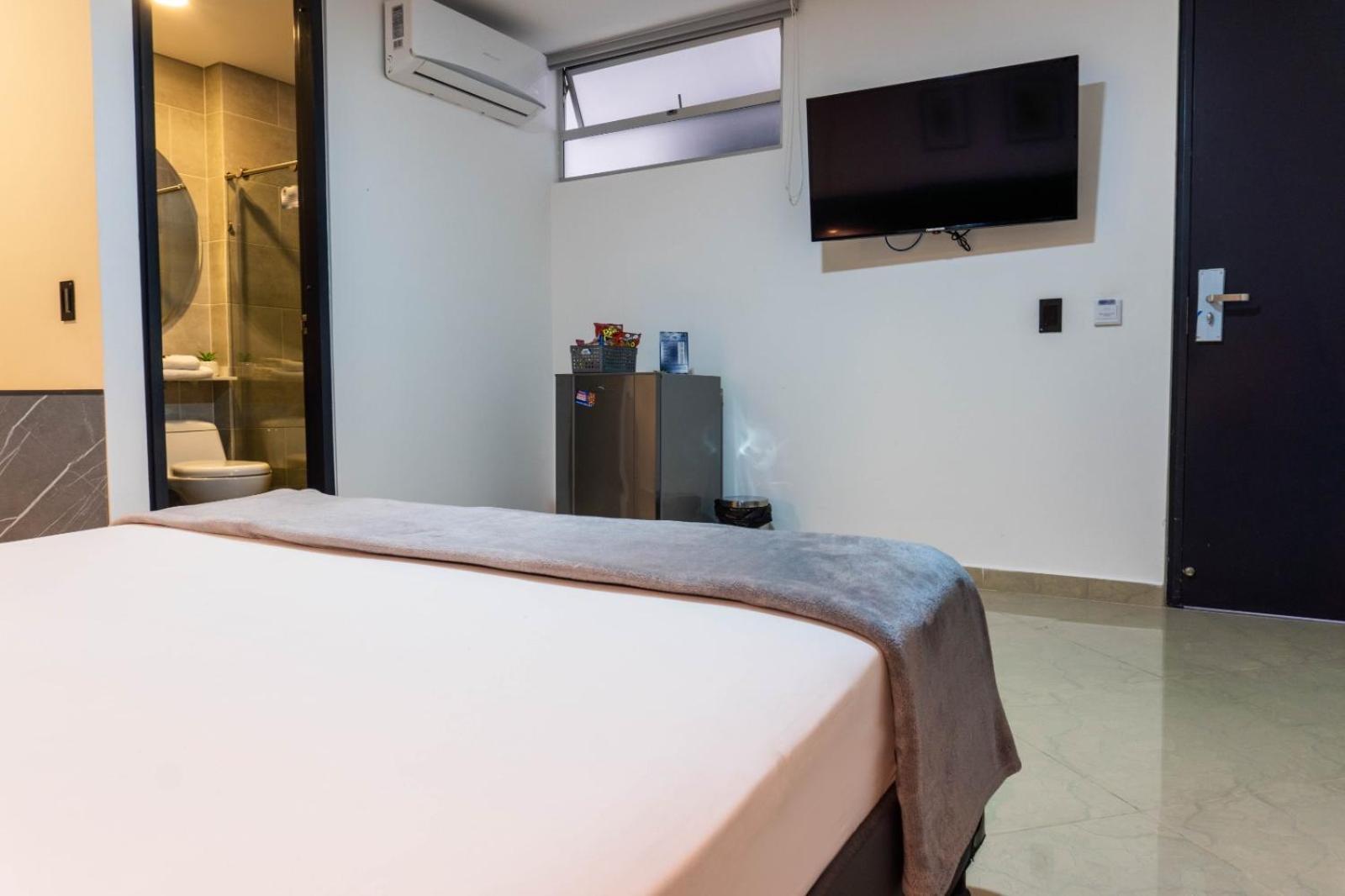 Hotel California Center Med 3*