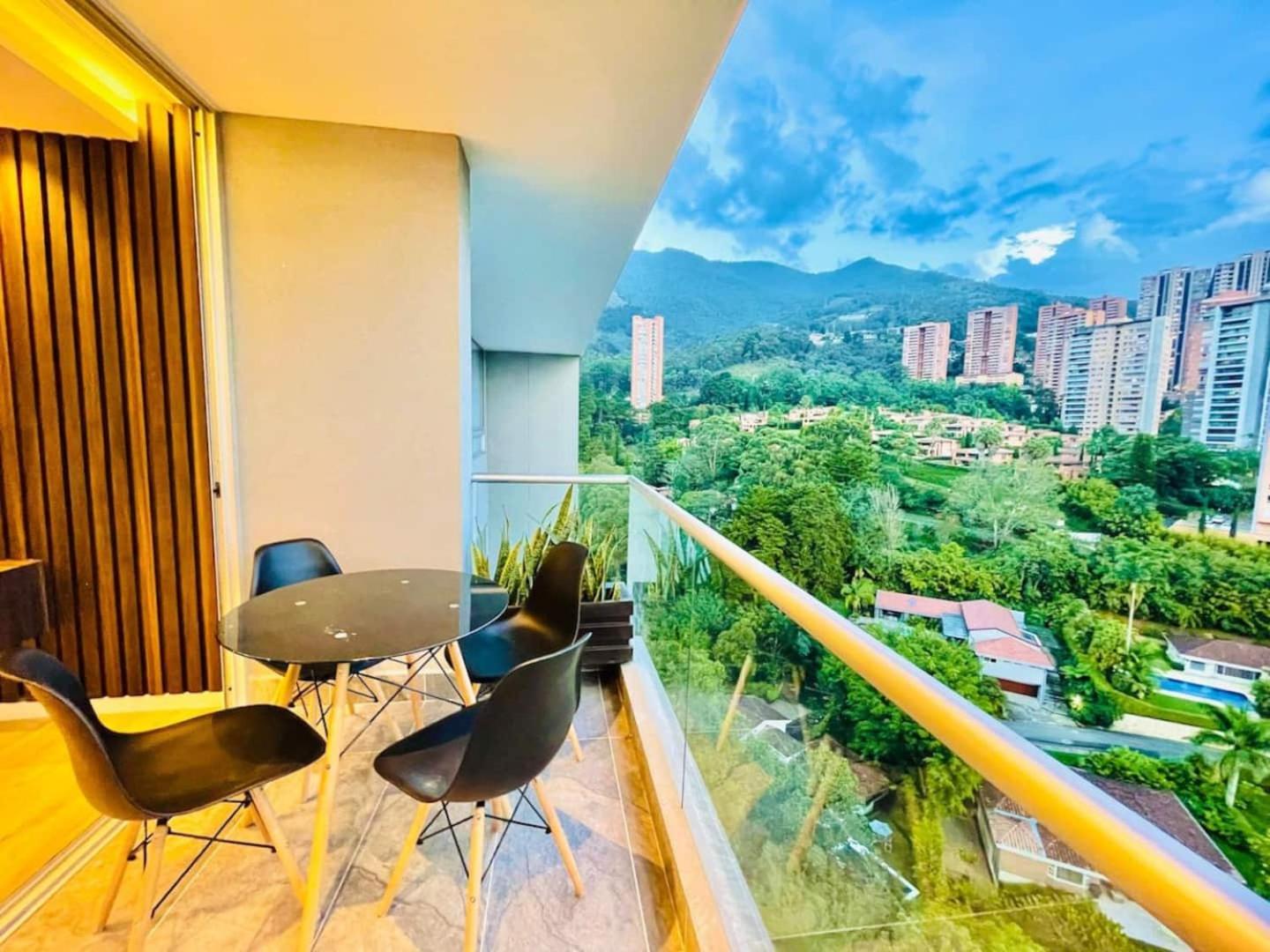 25th Floor Luxury 2 Bedrooms Ac Pool & Gym 2503 * Medellín