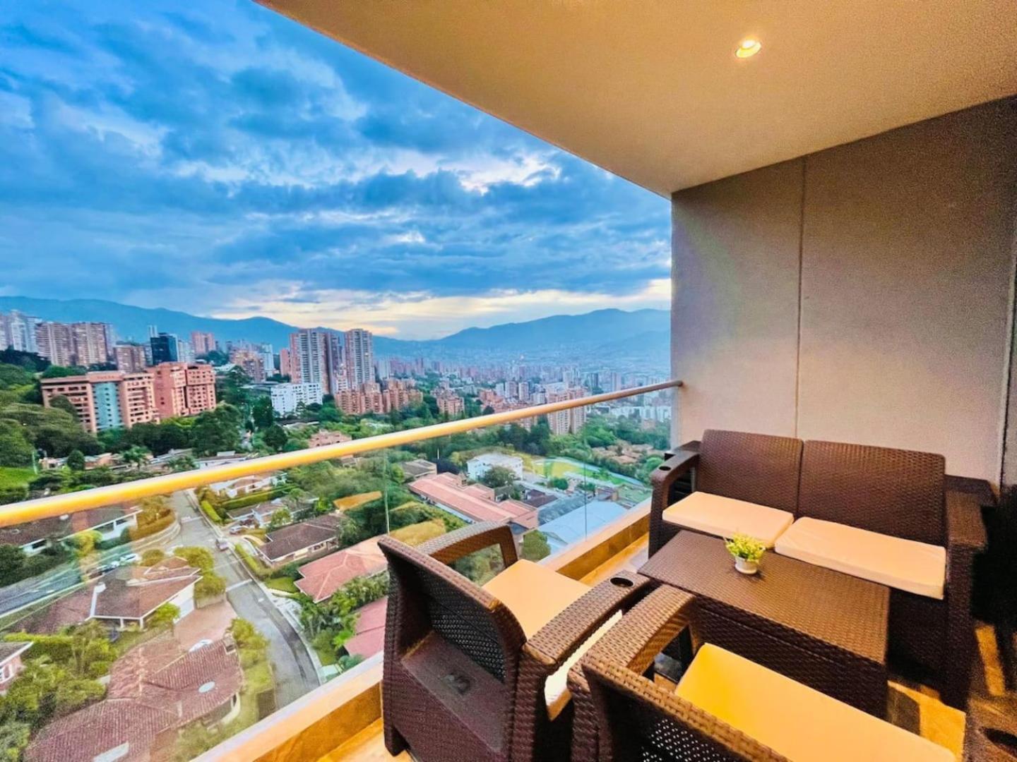 Apartamento 25th Floor Luxury 2 Bedrooms Ac Pool & Gym 2503 Medellín