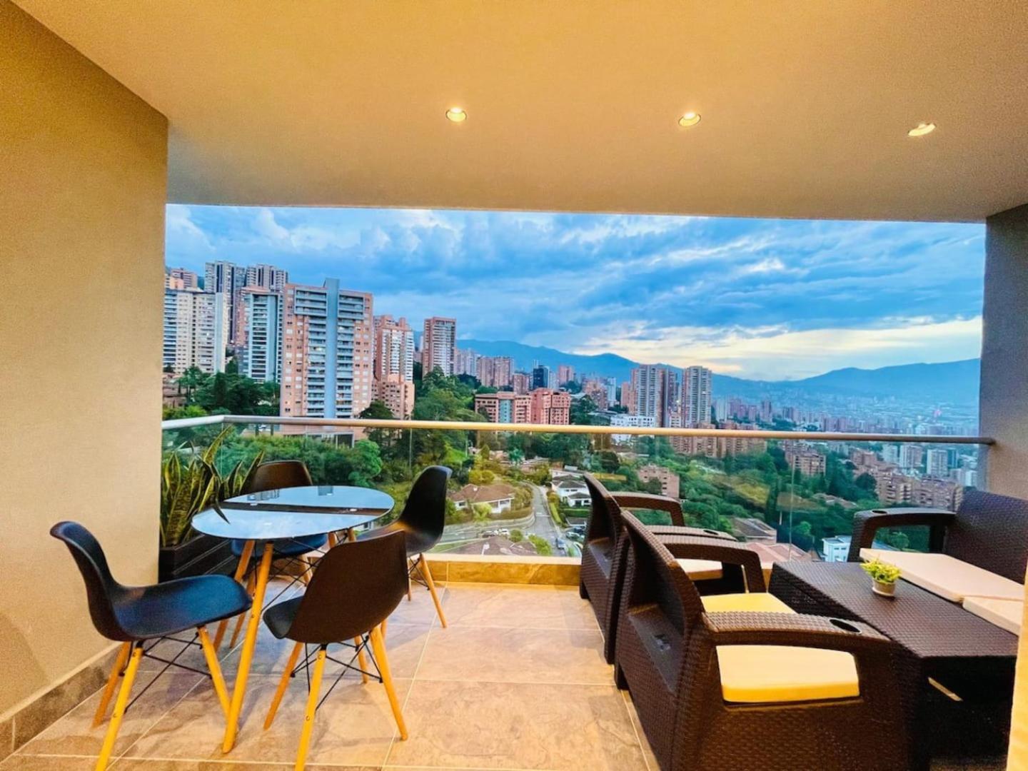 25th Floor Luxury 2 Bedrooms Ac Pool & Gym 2503 Medellín
