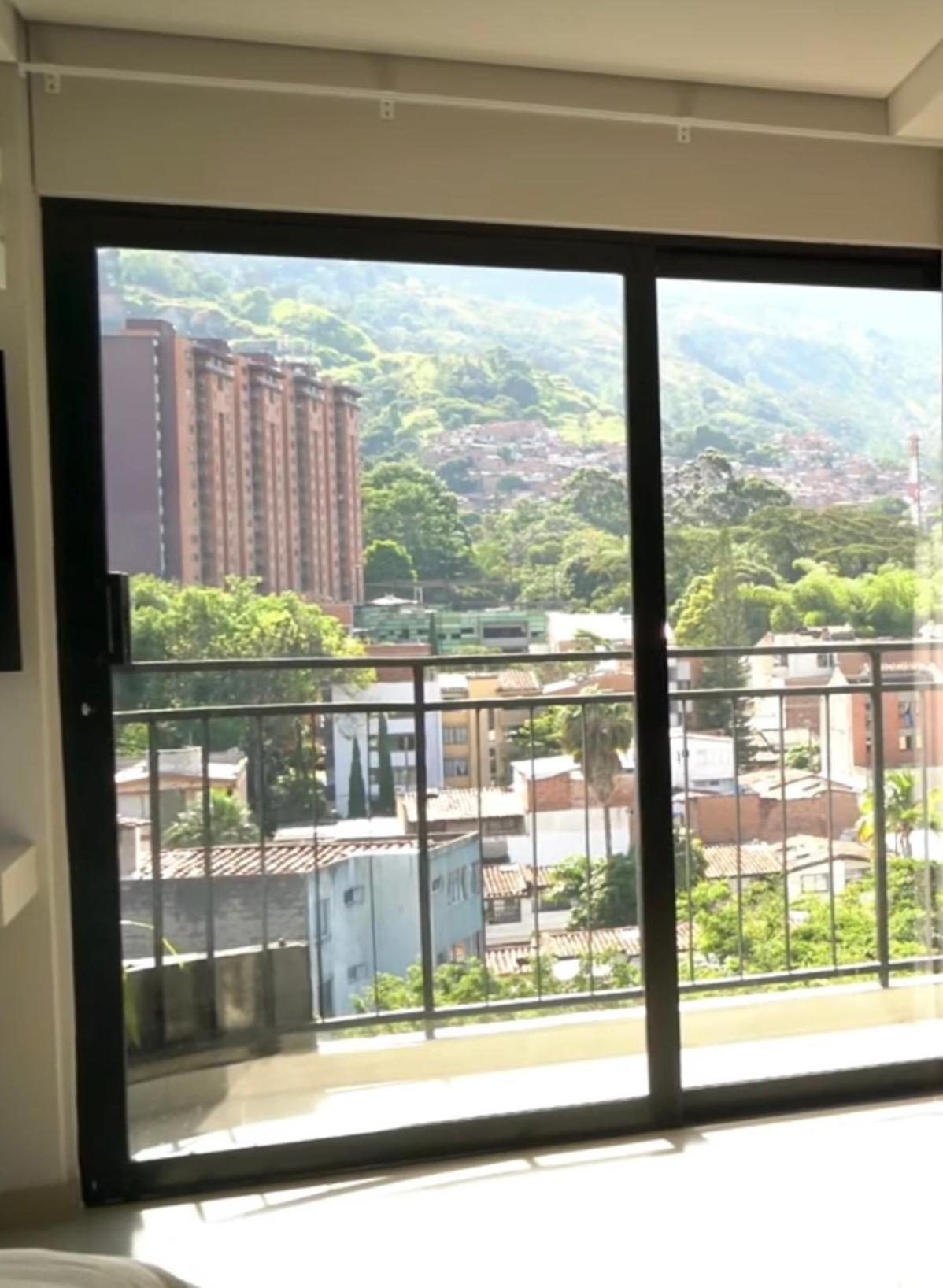 Hotel Living 35 Piso 8 Vip *