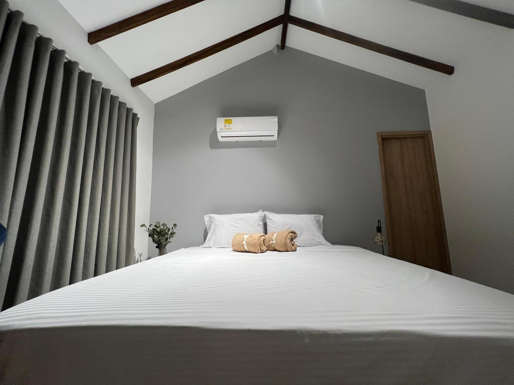 Stylish 5-br In Medellin's Trendiest Spot, Walk Everywhere! Apartamento Medellín