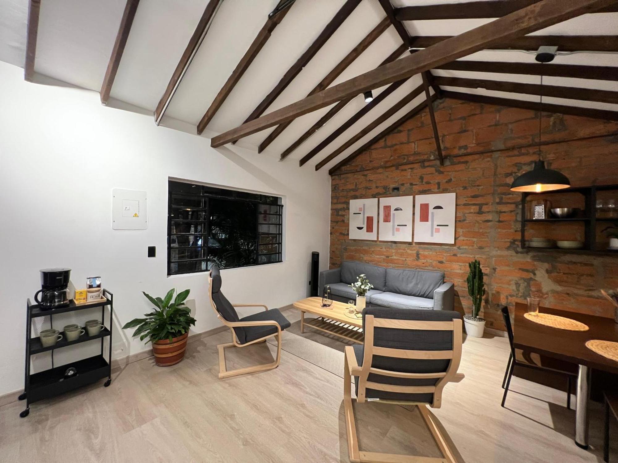 Stylish 5-br In Medellin's Trendiest Spot, Walk Everywhere! *