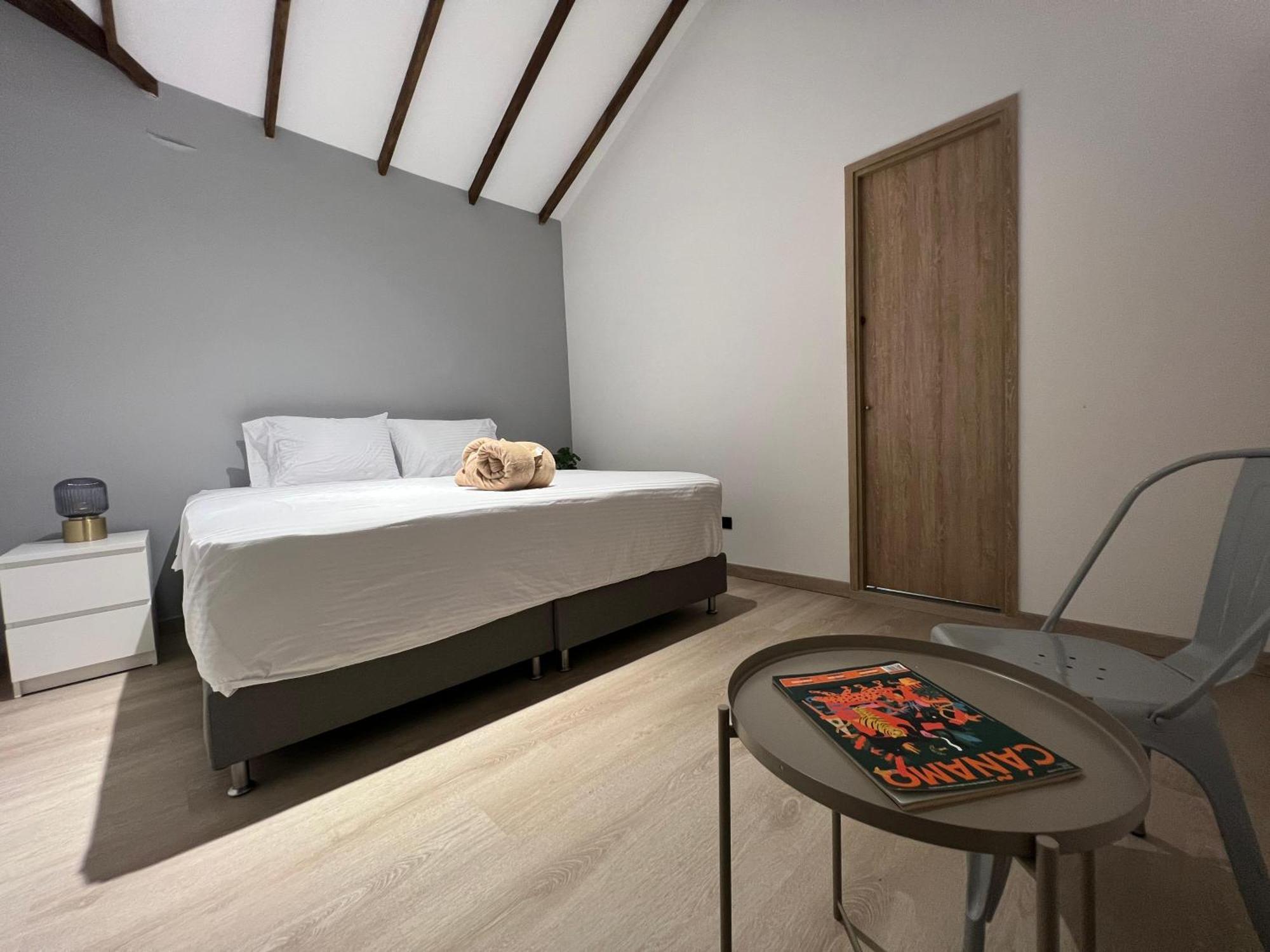 Stylish 5-br In Medellin's Trendiest Spot, Walk Everywhere! Apartamento