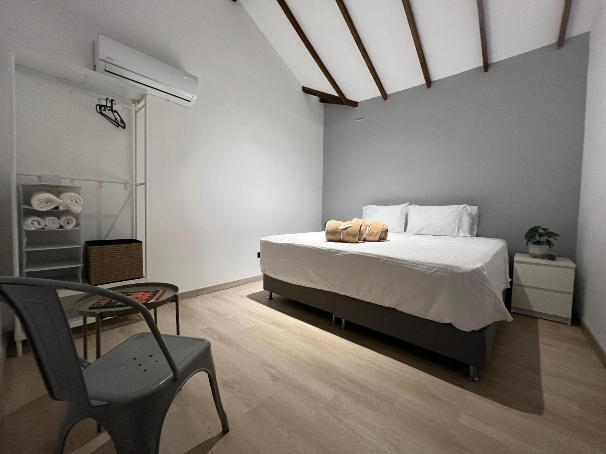 Apartamento Stylish 5-br In Medellin's Trendiest Spot, Walk Everywhere!