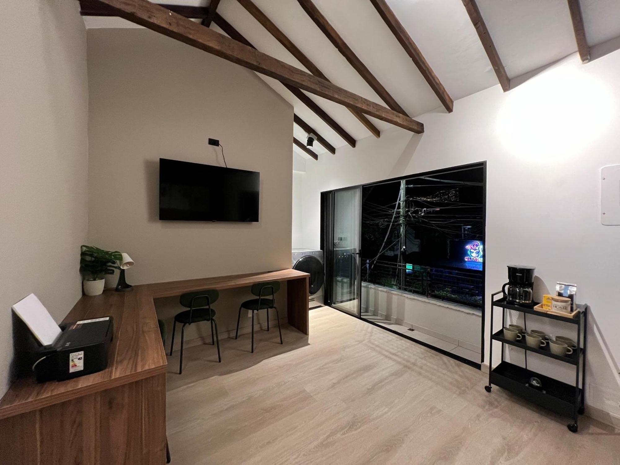 Apartamento Stylish 5-br In Medellin's Trendiest Spot, Walk Everywhere! Medellín