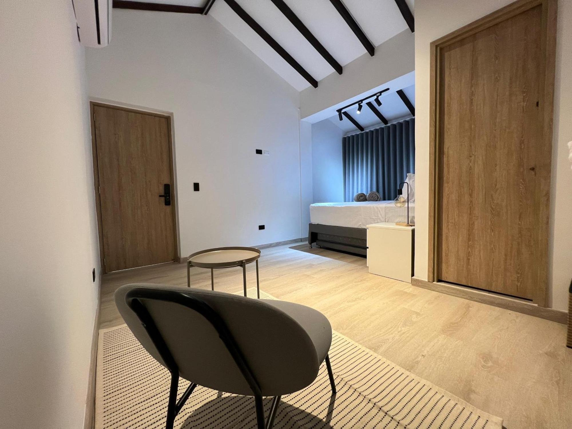 Stylish 5-br In Medellin's Trendiest Spot, Walk Everywhere! Medellín