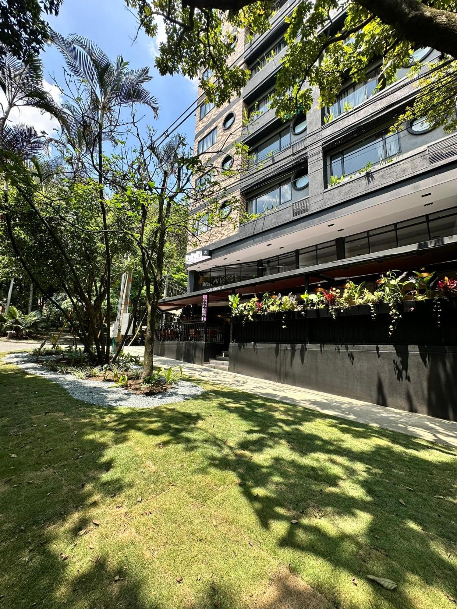 Living 35 Piso 8 Vip Hotel