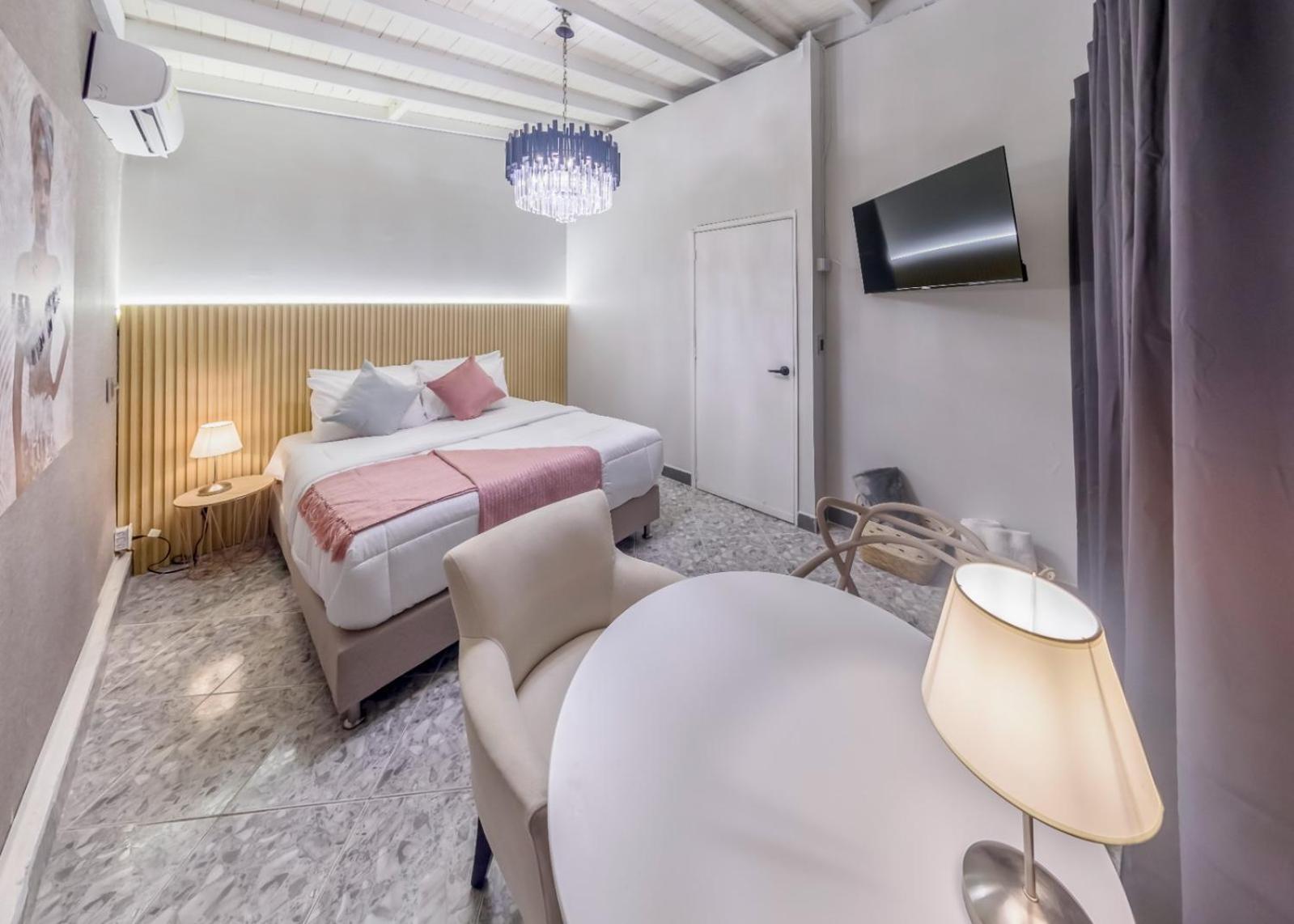Hotel Hola