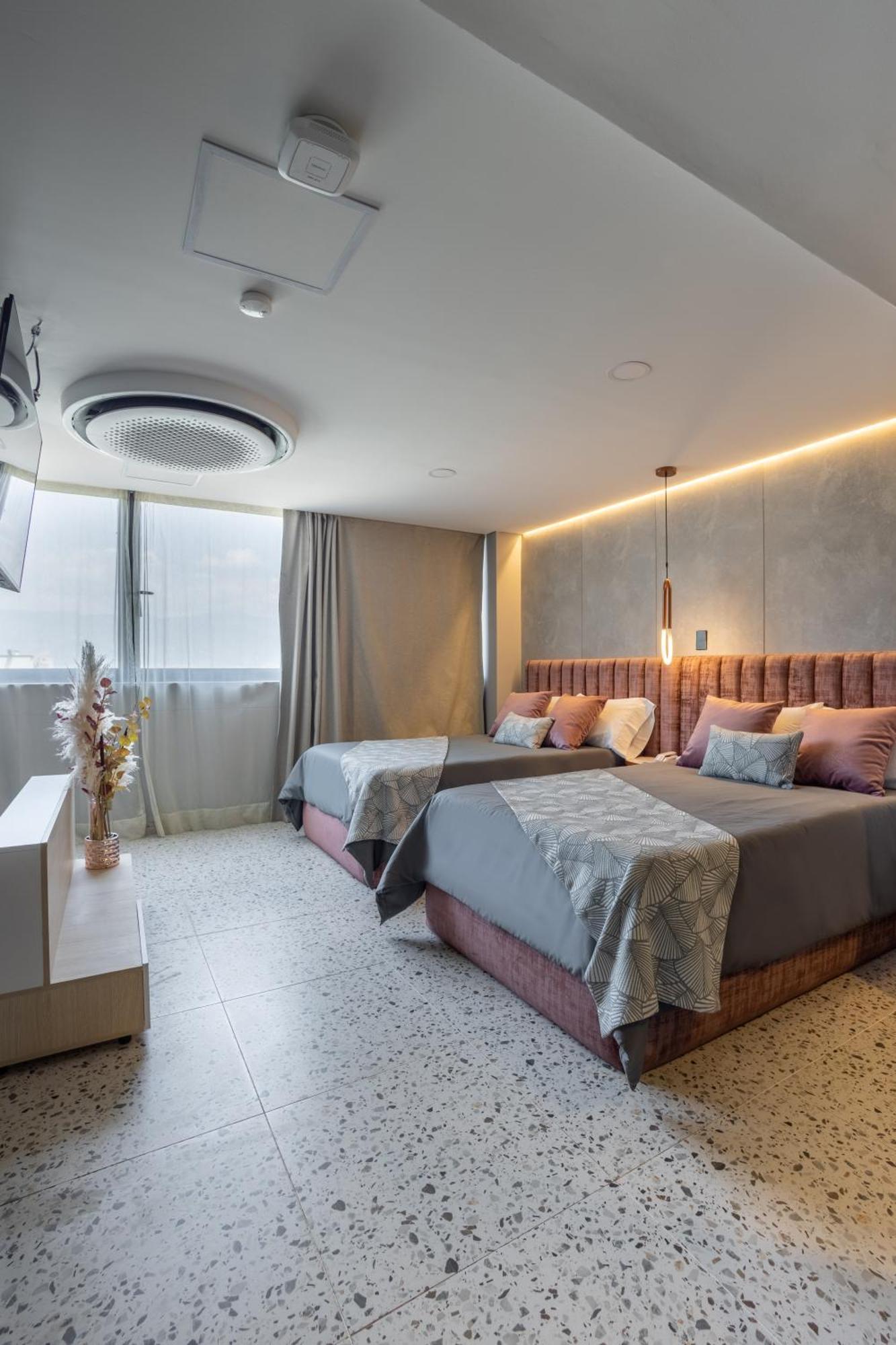 Glow Hotel *