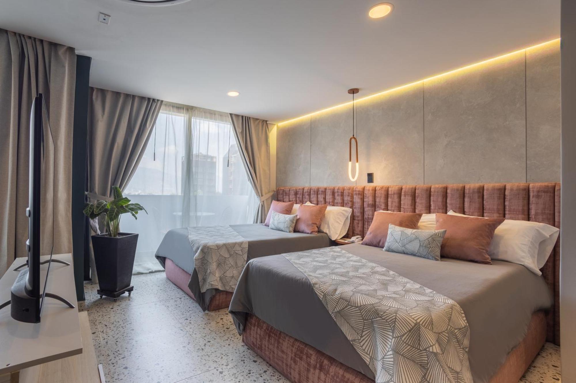 Hotel Glow *