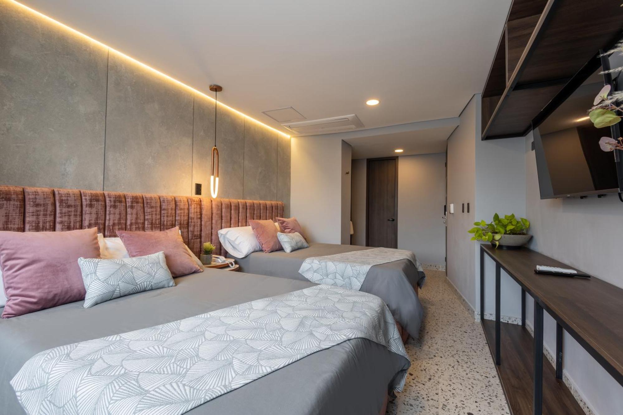 Glow Hotel *