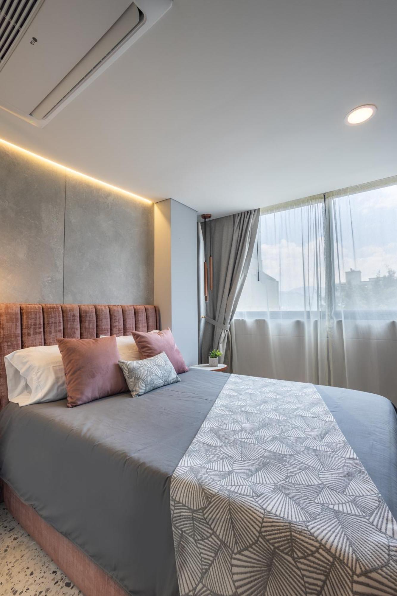 Glow Hotel *