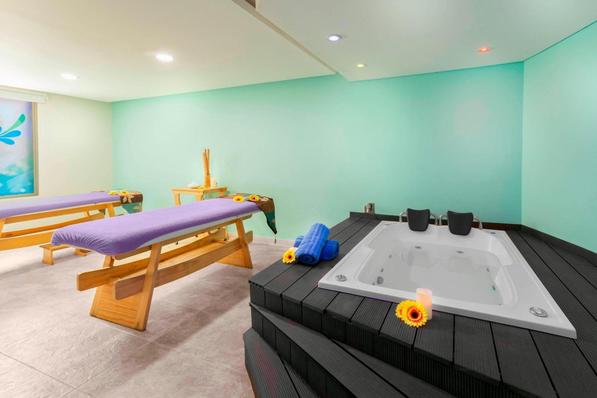 Four Points By Sheraton Hotel 4*