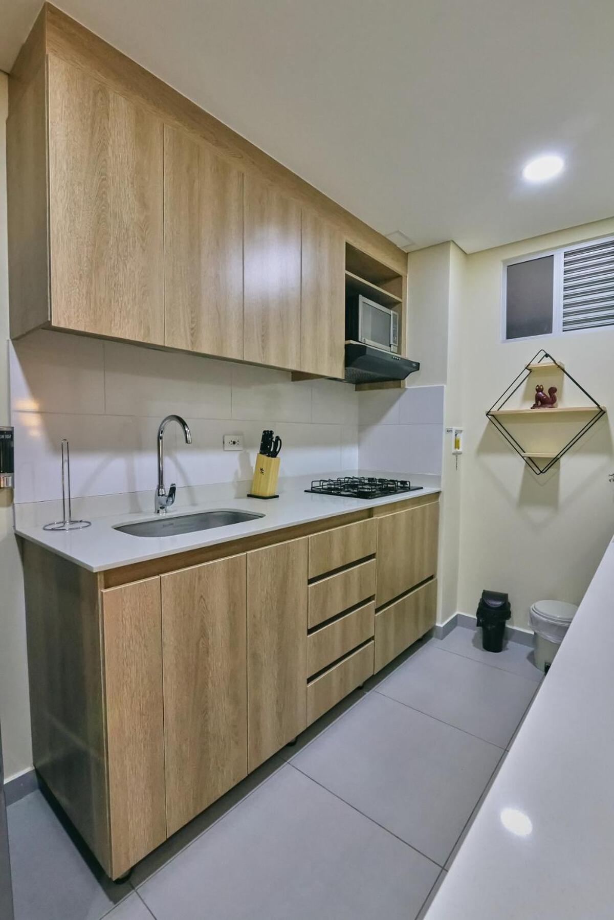 Modern Skyline -wifi, Gym, 24hr Security