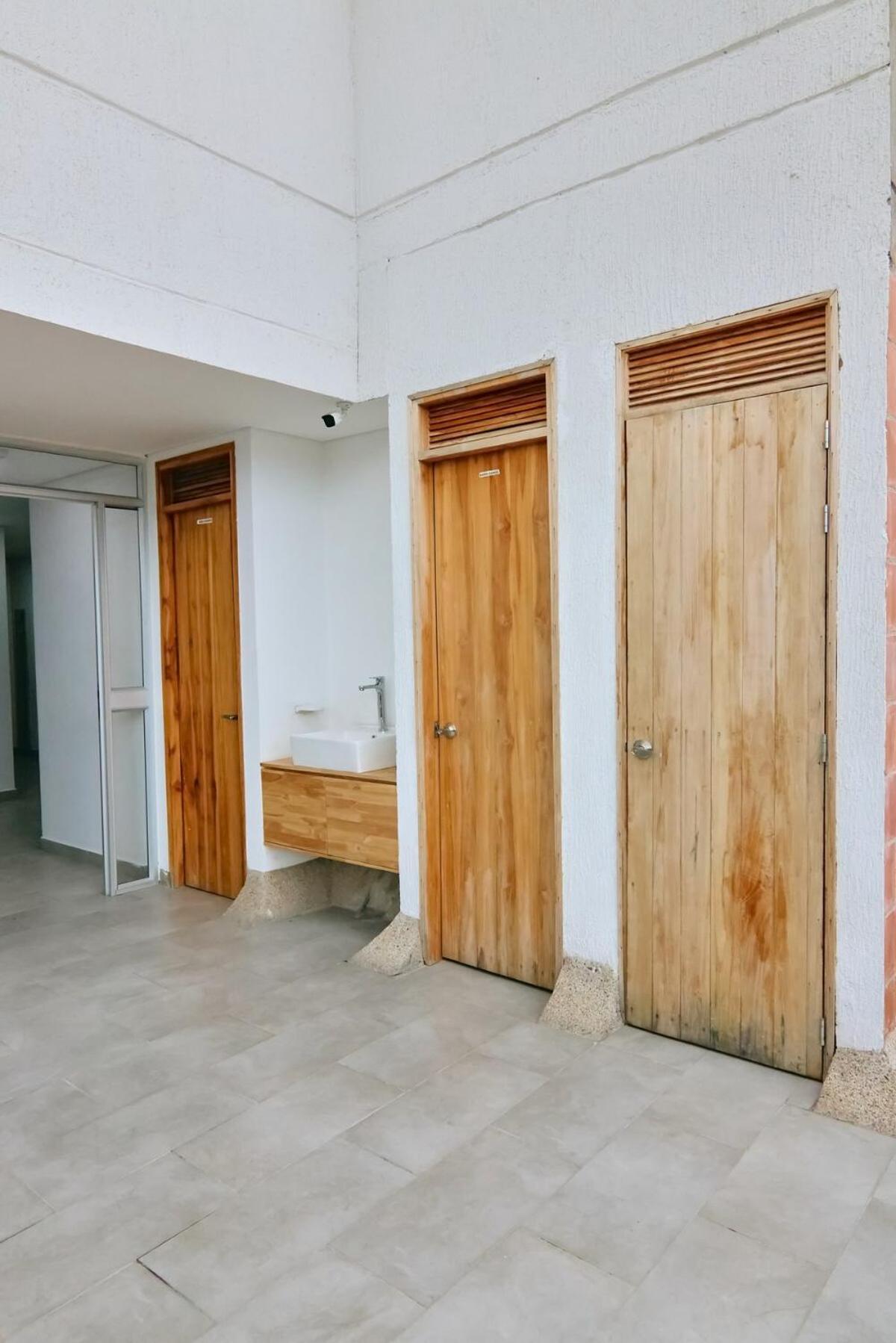Modern Skyline -wifi, Gym, 24hr Security *