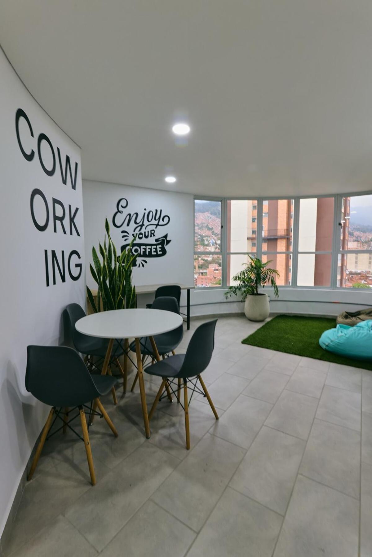 Apartamento Modern Skyline -wifi, Gym, 24hr Security Medellín