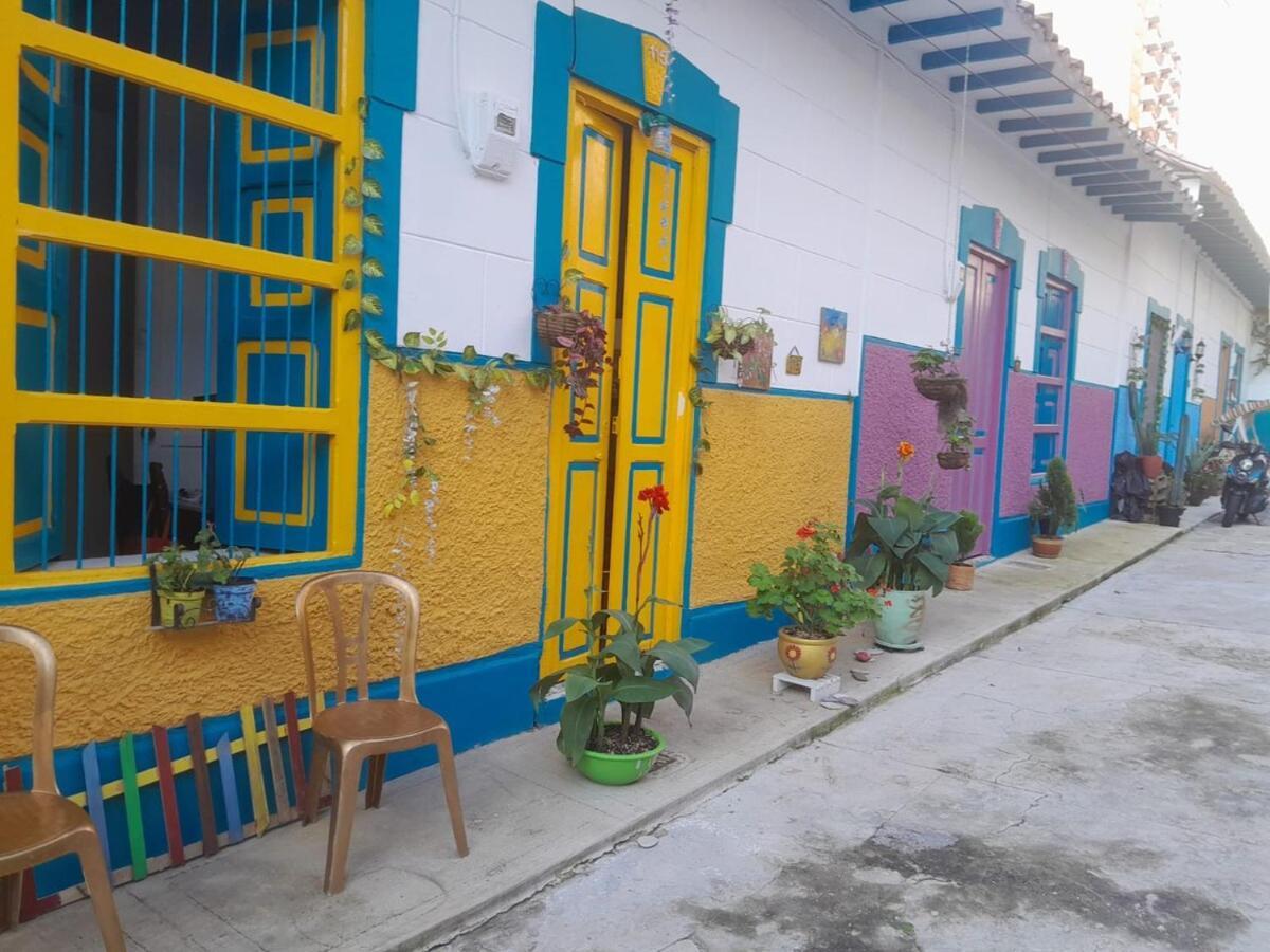 Сasa de vacaciones Casa Cerca A La Placita De Flores, El Tranvia El Metro, Rodeada De Restaurantes Y Comercio Rentalsop An06 Medellín