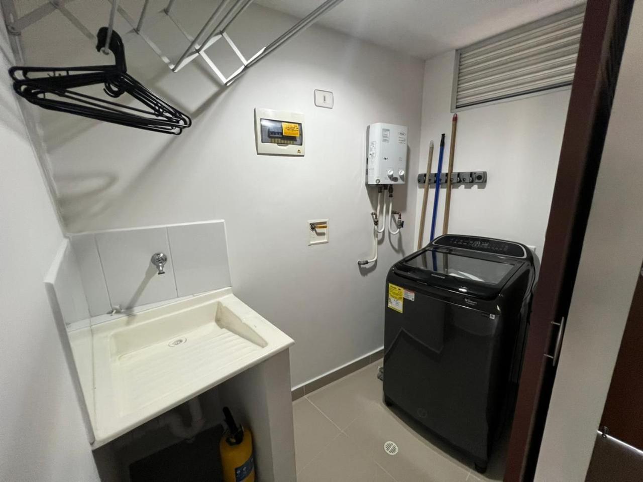 El Poblado: Elegancia Y Confort Apartamento