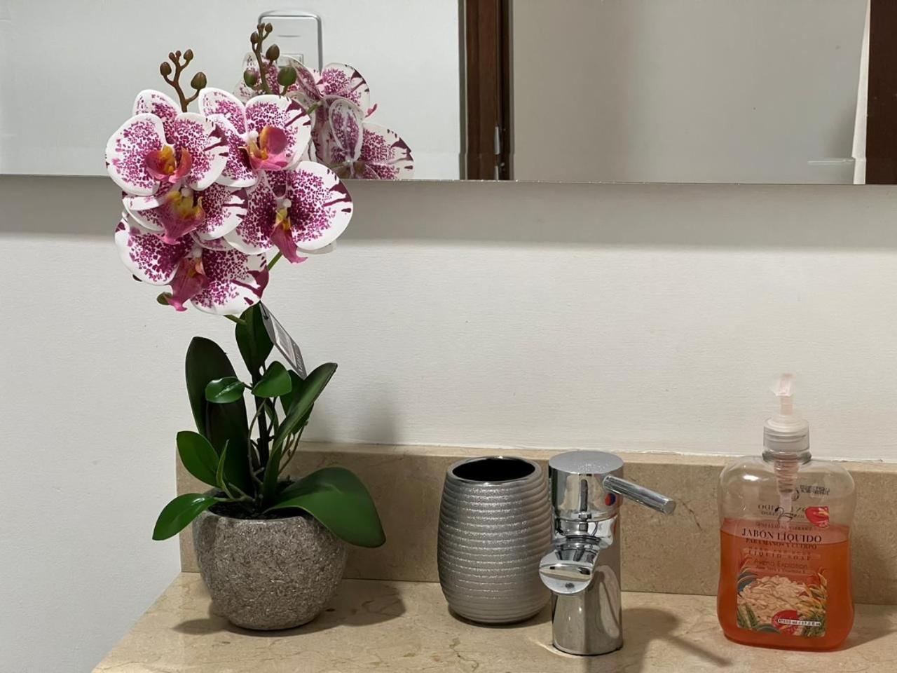 Apartamento El Poblado: Elegancia Y Confort *