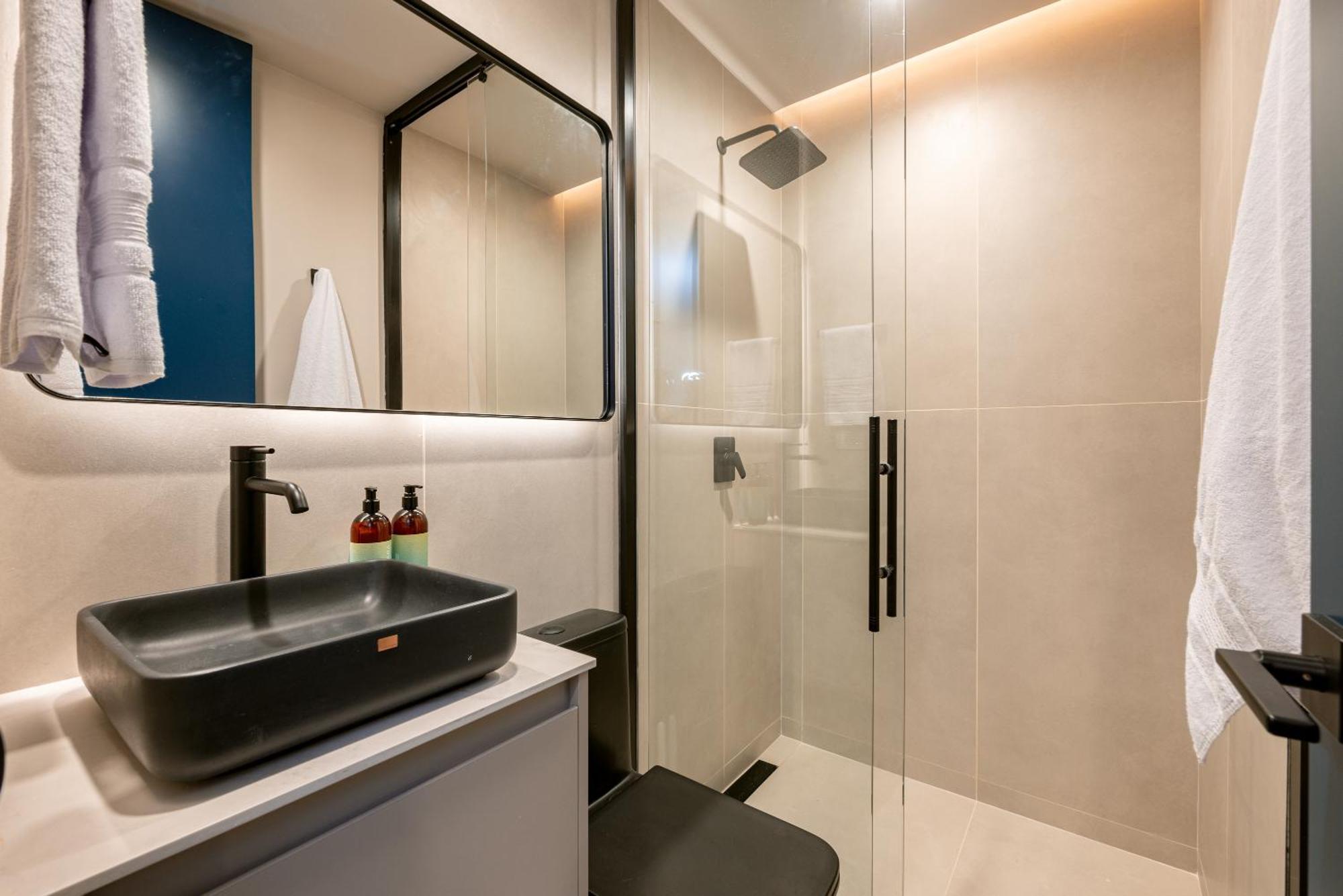 Stratasix Apartahotel